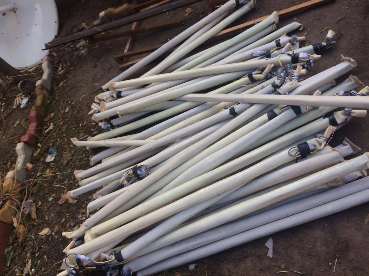 به‌ وێنه‌.. له‌ كارگه‌يه‌كى درووستكردنى چه‌كى داعشدا قوتوى بيره‌ و وێسكى دۆزرايه‌وه‌